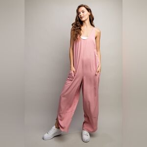 NWT Eesome Womenβs Pink Wide-Leg Jumpsuit Size Large